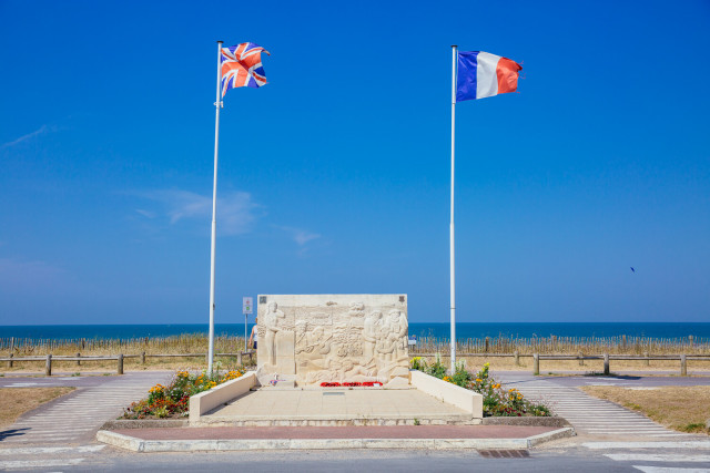 295406-Stele-d-hommage-aux-commandos-Kieffer-Caen-la-mer-Tourisme---Les-Conteurs--Droits-reserves-Office-de-Tourisme---des-Congres--1500px