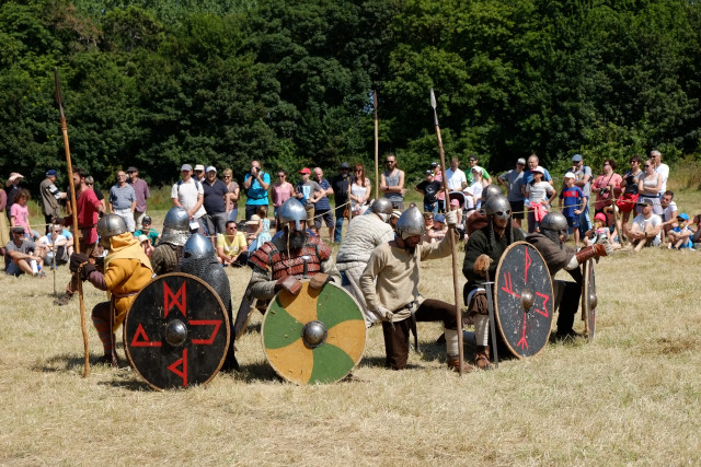 301168-Reconstitution-de-combats-Vikings-a-Ornavik-Caen-la-mer-Tourisme---Alix-JONET-5 301168-Reconstitution-de-combats-Vikings-a-Ornavik-Caen-la-mer-Tourisme---Alix-JONET-5