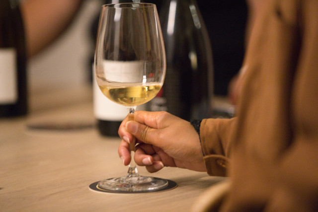600589-Cours-d-initiation-au-vin---The-art-of-wine-academy-Caen-la-mer-Tourisme---Olivier-BARJON-1200px-4
