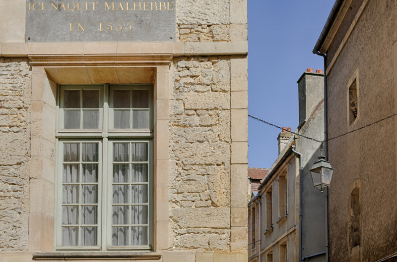 12-nov-Caen-poetes--Caen--place-Malherbe--Maison-natale-de-Malherbe-Caen-la-mer-Tourisme---Pauline---Mehdi---Photographie-1500px 12-nov-Caen-poetes--Caen--place-Malherbe--Maison-natale-de-Malherbe-Caen-la-mer-Tourisme---Pauline---Mehdi---Photographie-1500px