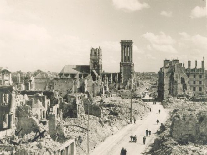 22-juin-Caen-pendant-la-bataille---archives-municipales-ville-de-Caen