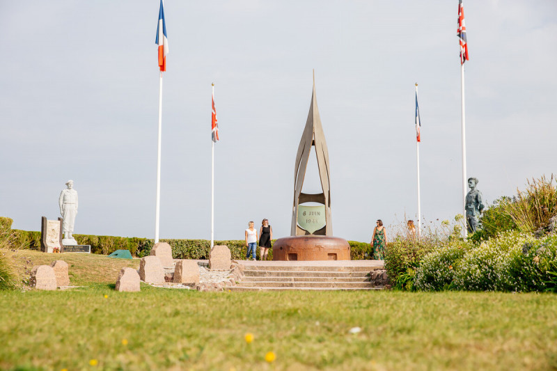 522740-Monument-la-Flamme-a-Ouistreham-Caen-la-mer-Tourisme---Les-Conteurs--Droits-reserves-OTC--1200px