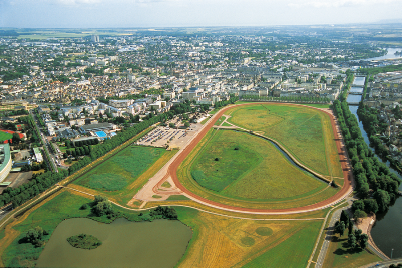 Vue aérienne de l'Hipprodrome de Caen en Normandie